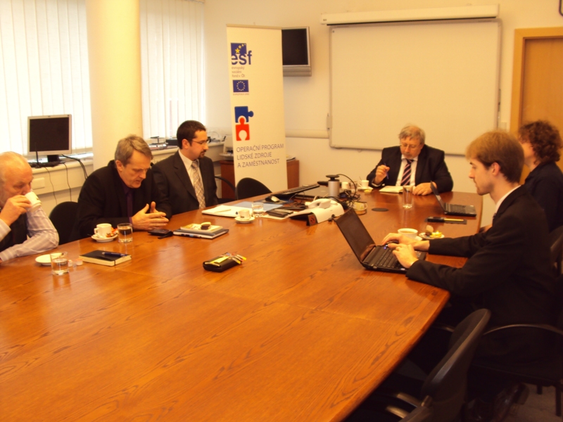 Zasedání 1. schůzky Řídícího týmu, podpis smlouvy s dodavatelem, 14. 3. 2012, Praha