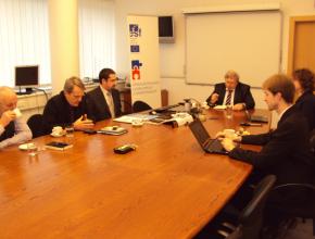 Zasedání 1. schůzky Řídícího týmu, podpis smlouvy s dodavatelem, 14. 3. 2012, Praha